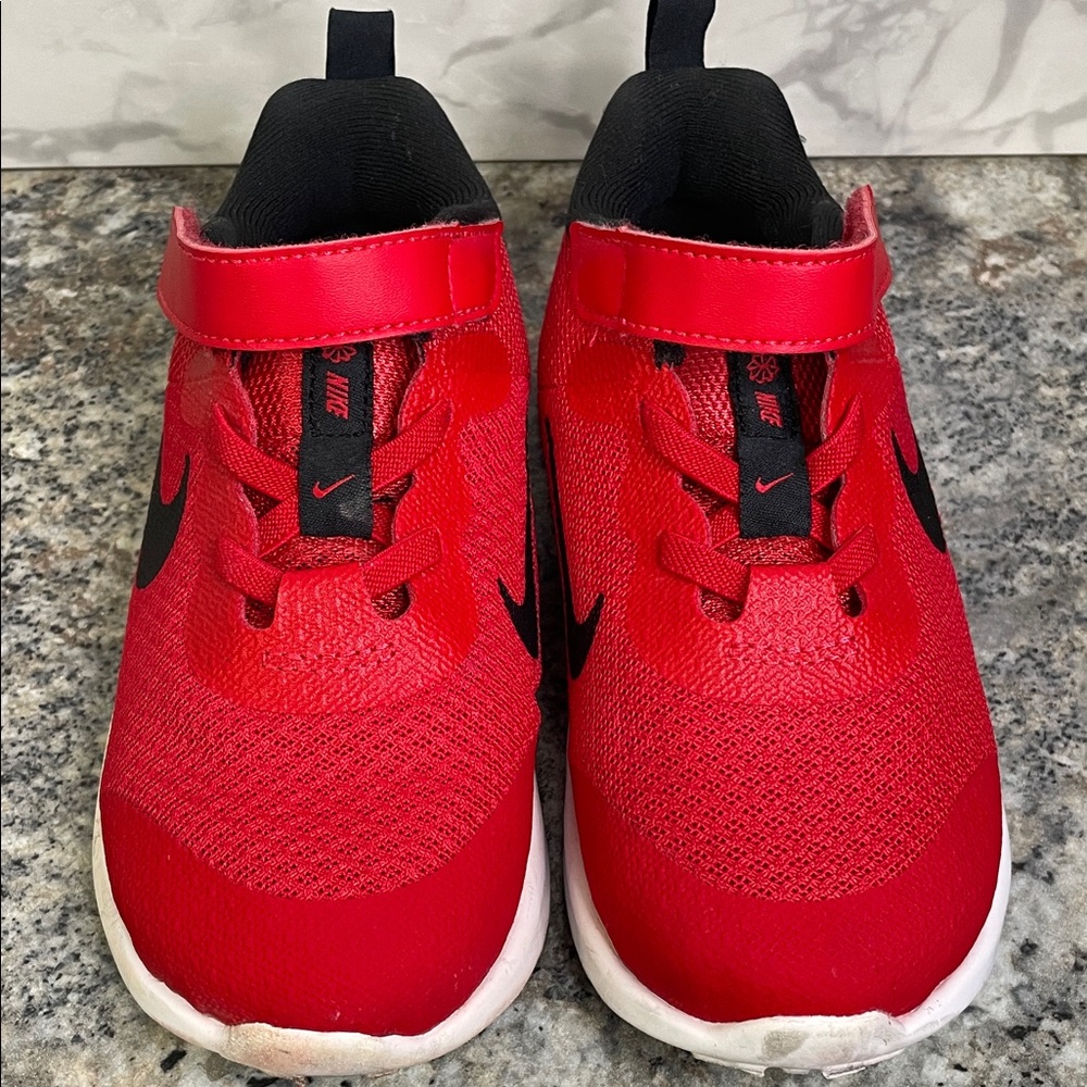 REVOLUTION 6 PS 'UNIVERSITY RED Size 9.5 - Picture 4 of 6